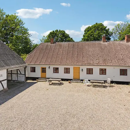 2 Bedroom Pet Friendly In Tranekaer * Skattebolle