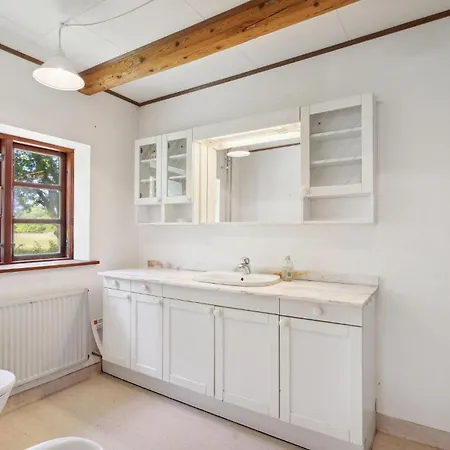 2 Bedroom Pet Friendly In Tranekaer Apartment