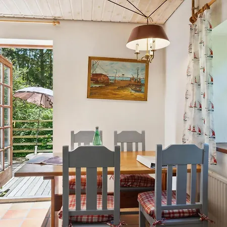 2 Bedroom Pet Friendly In Tranekaer Apartment Skattebolle